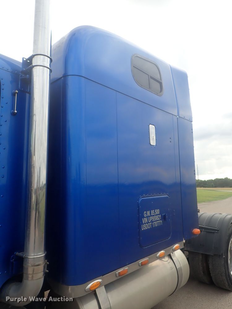 image for item DI4735 1998 Freightliner Classic X2  semi truck