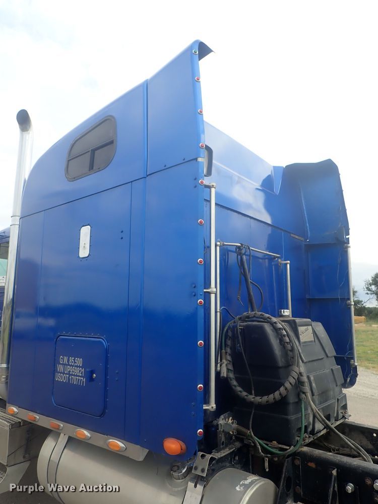 image for item DI4735 1998 Freightliner Classic X2  semi truck