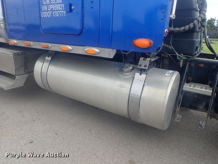 image for item DI4735 1998 Freightliner Classic X2  semi truck