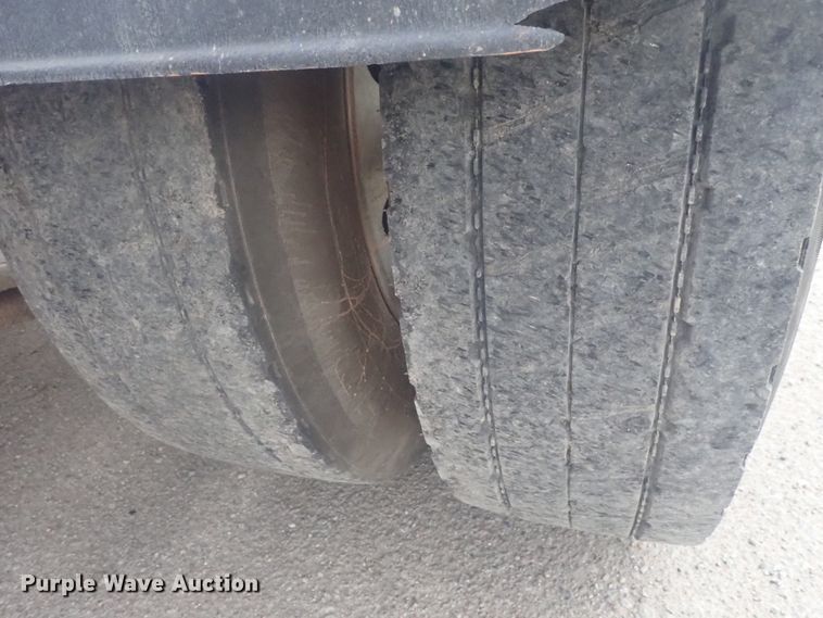 image for item DI4735 1998 Freightliner Classic X2  semi truck