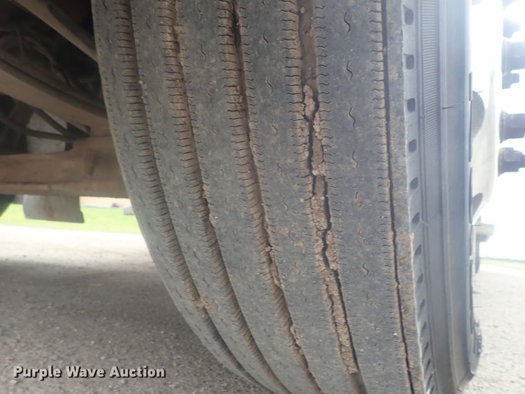 image for item DI4735 1998 Freightliner Classic X2  semi truck