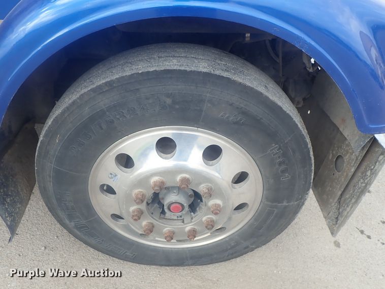 image for item DI4735 1998 Freightliner Classic X2  semi truck