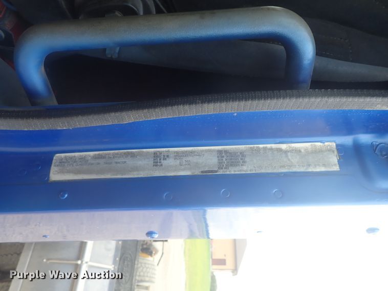 image for item DI4736 2001 Freightliner Columbia  semi truck