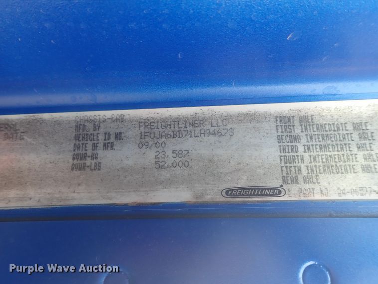 image for item DI4736 2001 Freightliner Columbia  semi truck