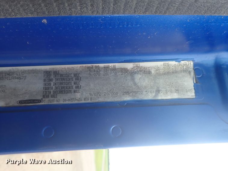 image for item DI4736 2001 Freightliner Columbia  semi truck