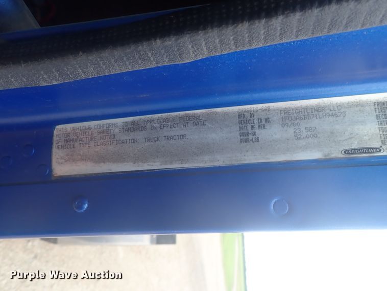 image for item DI4736 2001 Freightliner Columbia  semi truck