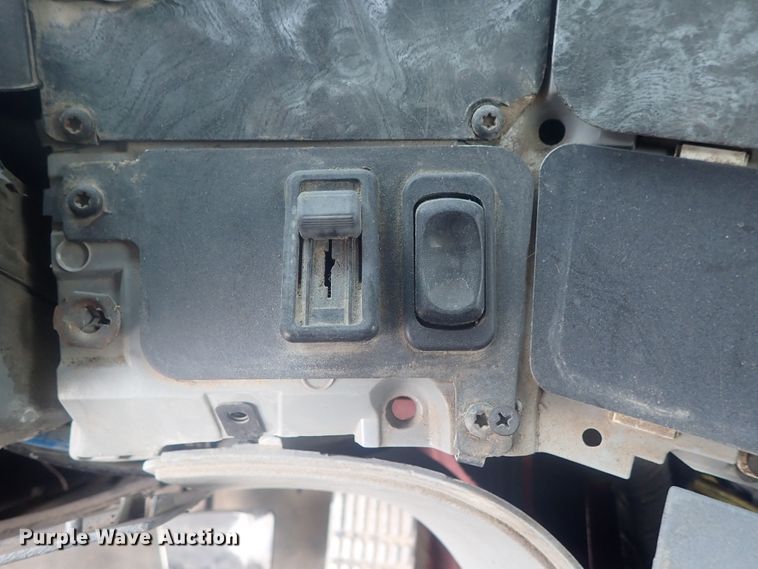 image for item DI4736 2001 Freightliner Columbia  semi truck