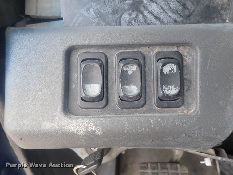 image for item DI4736 2001 Freightliner Columbia  semi truck