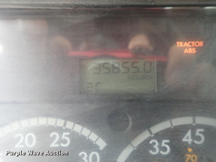 image for item DI4736 2001 Freightliner Columbia  semi truck