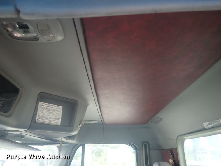 image for item DI4736 2001 Freightliner Columbia  semi truck