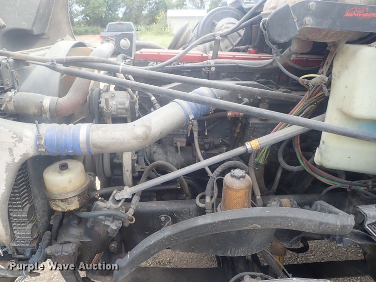 image for item DI4736 2001 Freightliner Columbia  semi truck