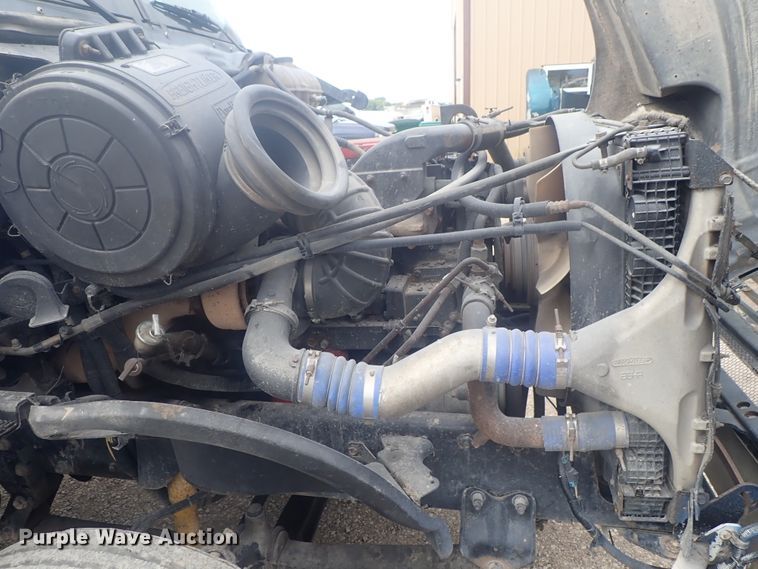 image for item DI4736 2001 Freightliner Columbia  semi truck