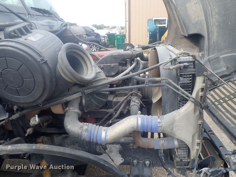 image for item DI4736 2001 Freightliner Columbia  semi truck