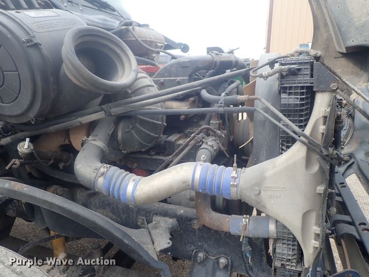 image for item DI4736 2001 Freightliner Columbia  semi truck