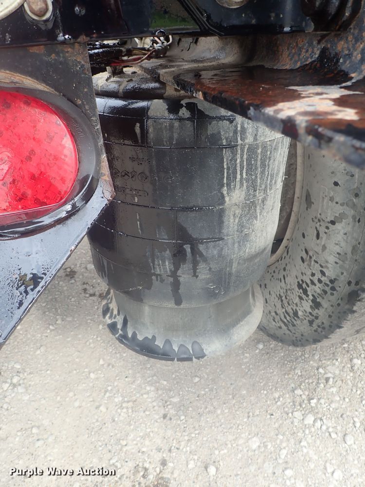 image for item DI4736 2001 Freightliner Columbia  semi truck