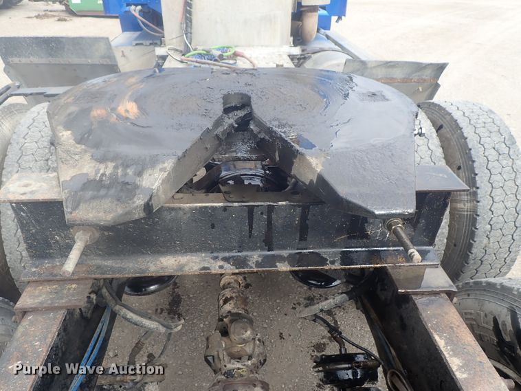 image for item DI4736 2001 Freightliner Columbia  semi truck