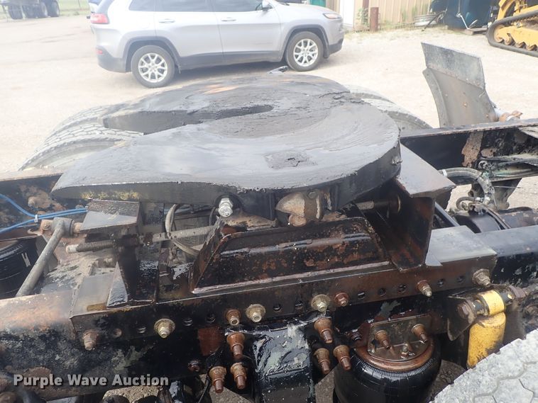 image for item DI4736 2001 Freightliner Columbia  semi truck