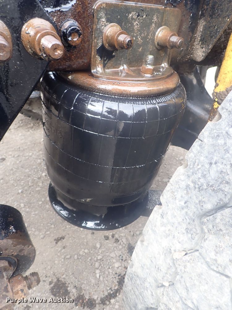 image for item DI4736 2001 Freightliner Columbia  semi truck