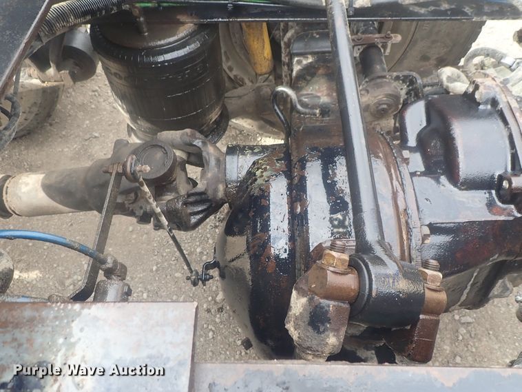 image for item DI4736 2001 Freightliner Columbia  semi truck