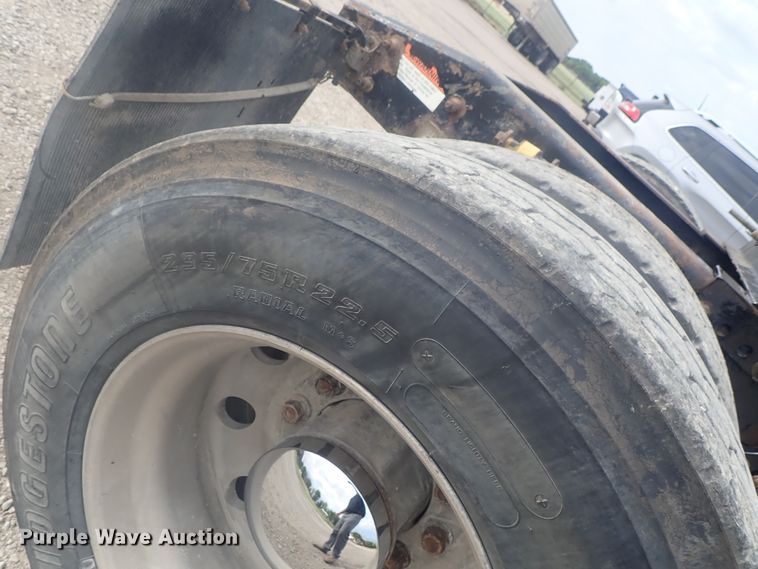 image for item DI4736 2001 Freightliner Columbia  semi truck