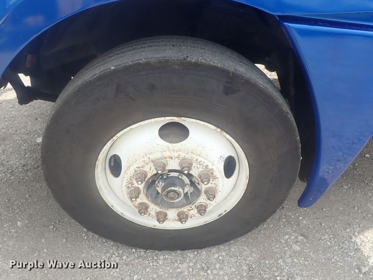 image for item DI4736 2001 Freightliner Columbia  semi truck