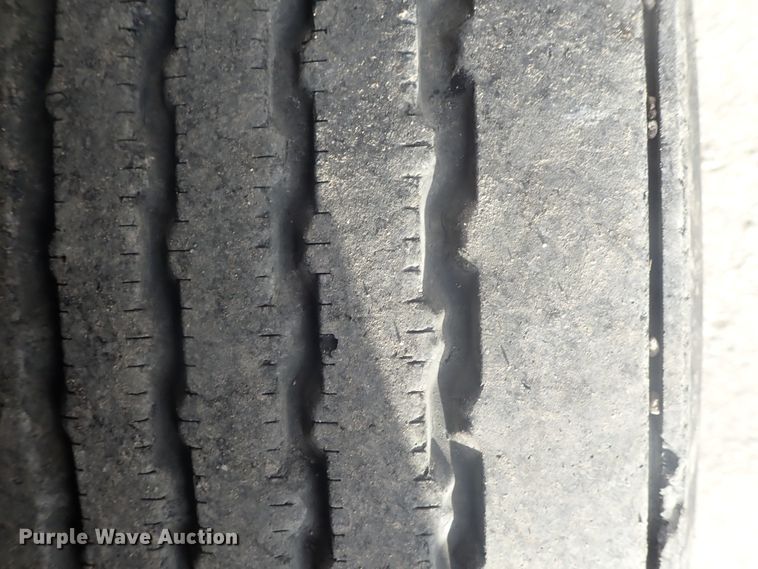 image for item DI4736 2001 Freightliner Columbia  semi truck