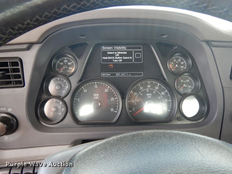 image for item DI8501 2016 Peterbilt 579  semi truck