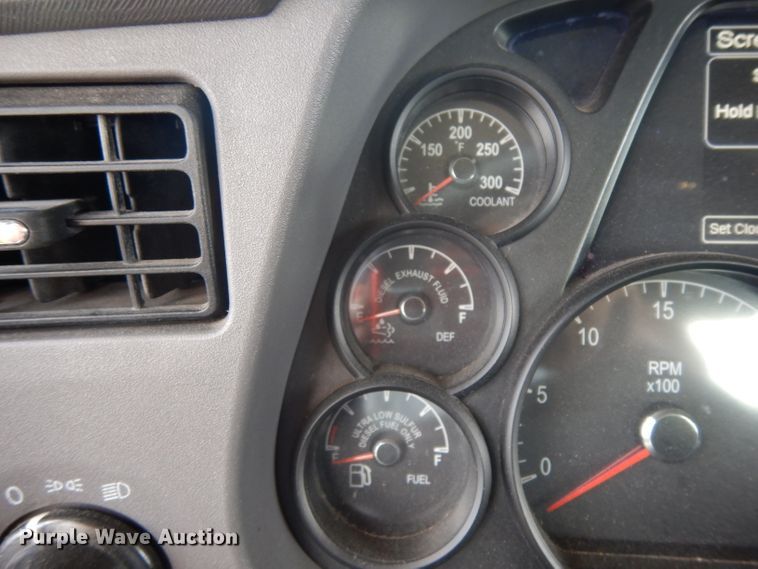 image for item DI8501 2016 Peterbilt 579  semi truck