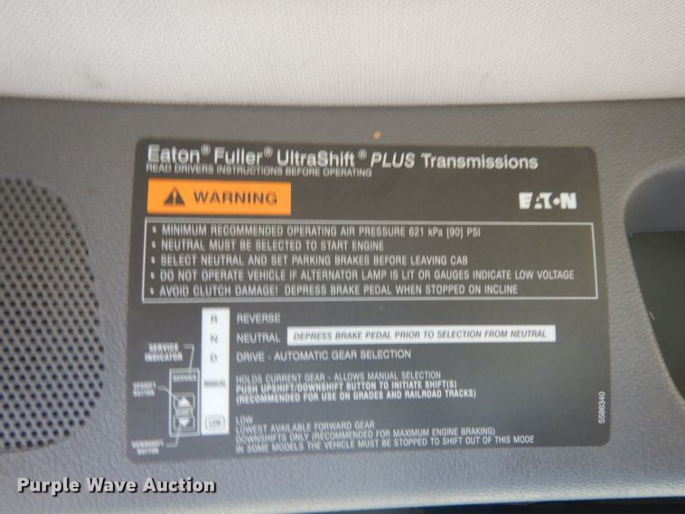 image for item DI8501 2016 Peterbilt 579  semi truck