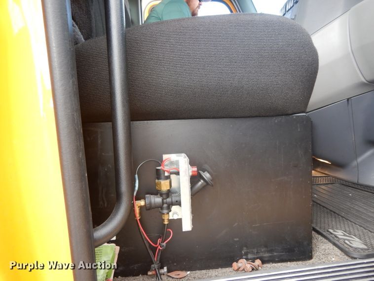 image for item DI8501 2016 Peterbilt 579  semi truck