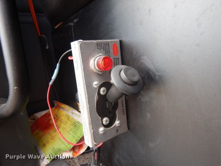 image for item DI8501 2016 Peterbilt 579  semi truck