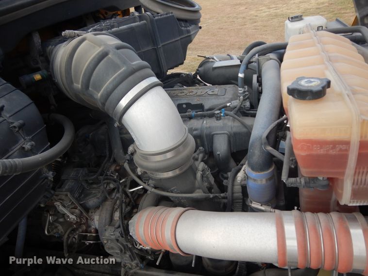 image for item DI8501 2016 Peterbilt 579  semi truck