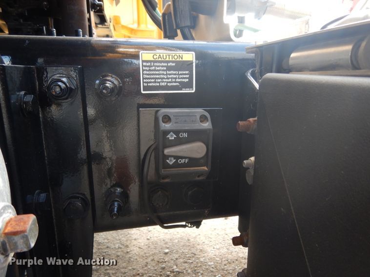 image for item DI8501 2016 Peterbilt 579  semi truck