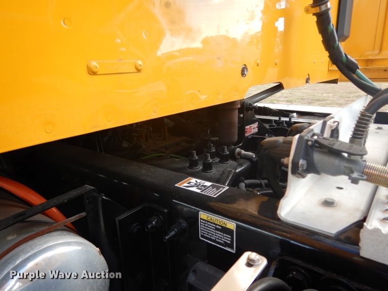 image for item DI8501 2016 Peterbilt 579  semi truck