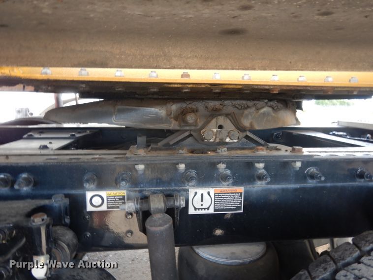 image for item DI8501 2016 Peterbilt 579  semi truck