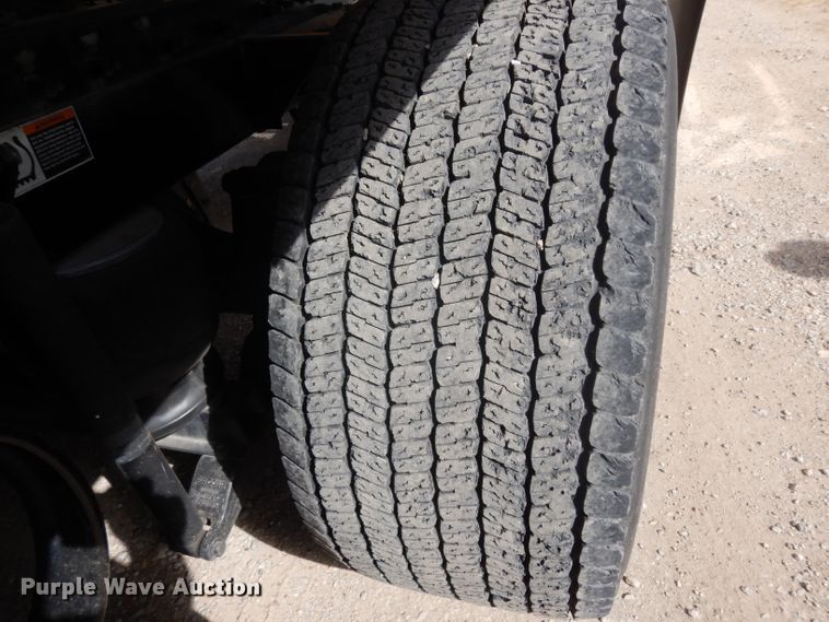 image for item DI8501 2016 Peterbilt 579  semi truck