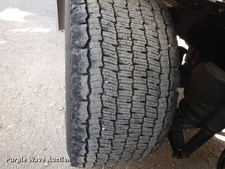 image for item DI8501 2016 Peterbilt 579  semi truck