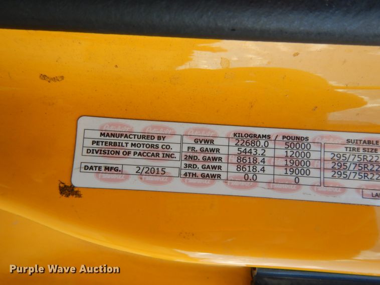 image for item DI8501 2016 Peterbilt 579  semi truck