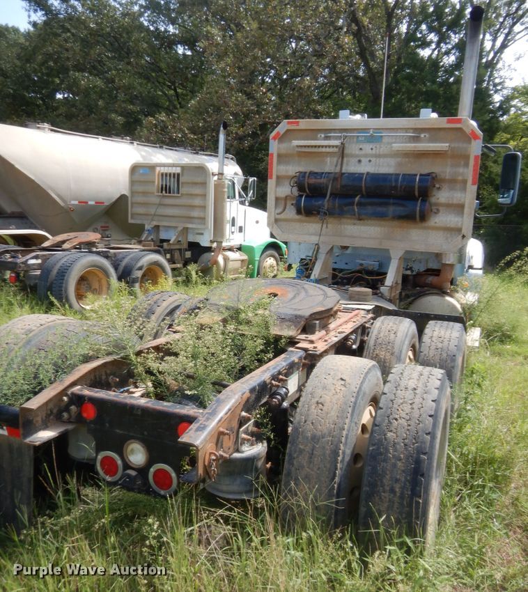 image for item DJ2007 2007 Freightliner Columbia  semi truck