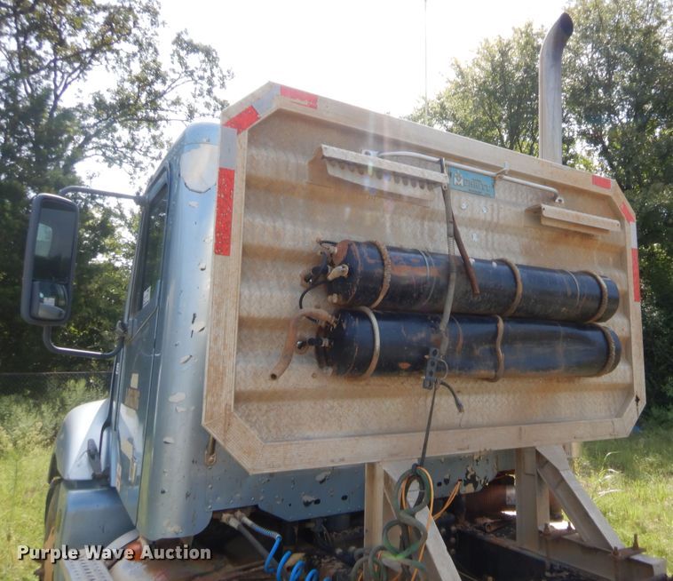 image for item DJ2007 2007 Freightliner Columbia  semi truck