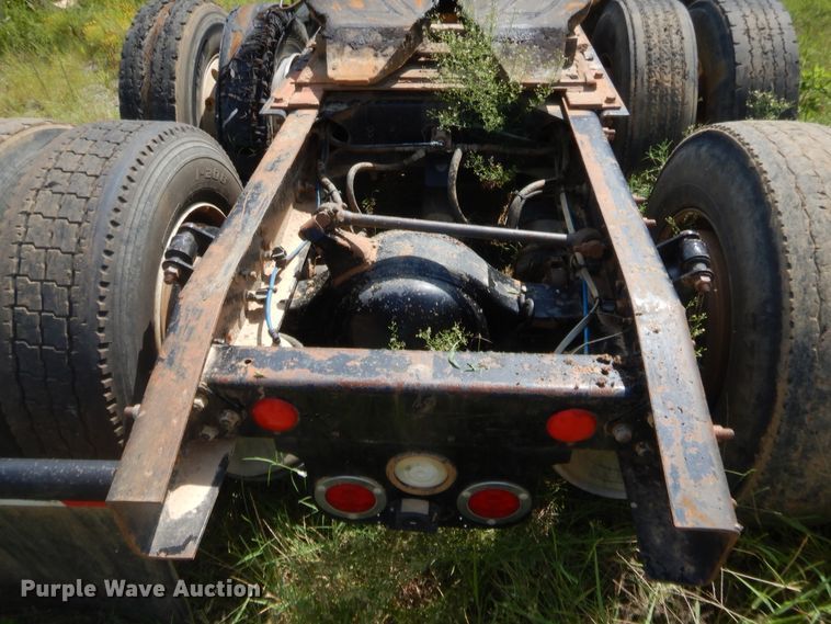 image for item DJ2007 2007 Freightliner Columbia  semi truck