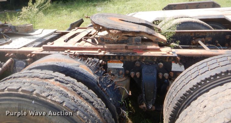 image for item DJ2007 2007 Freightliner Columbia  semi truck