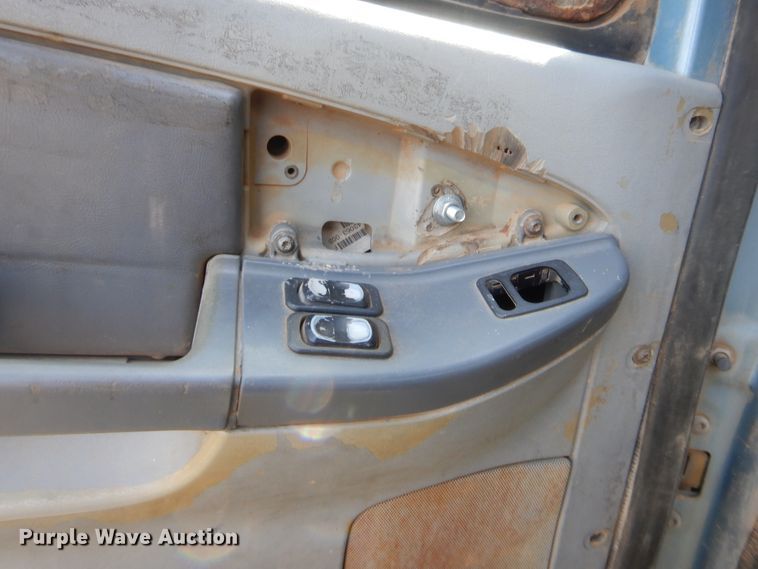 image for item DJ2007 2007 Freightliner Columbia  semi truck