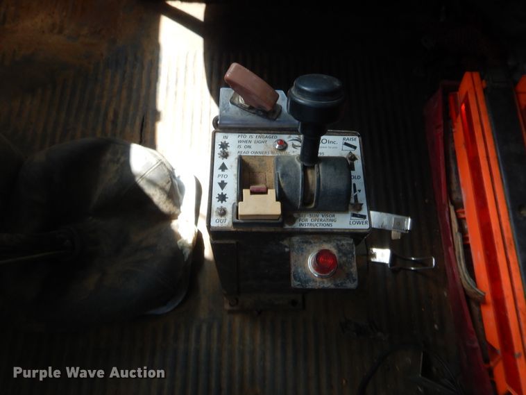 image for item DJ2007 2007 Freightliner Columbia  semi truck