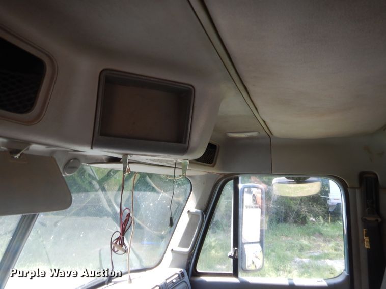 image for item DJ2007 2007 Freightliner Columbia  semi truck