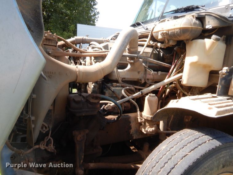 image for item DJ2007 2007 Freightliner Columbia  semi truck