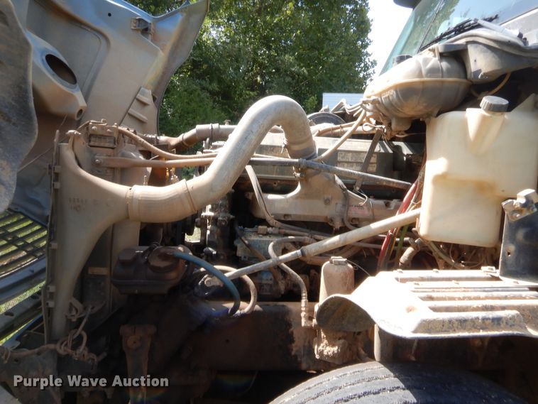 image for item DJ2007 2007 Freightliner Columbia  semi truck