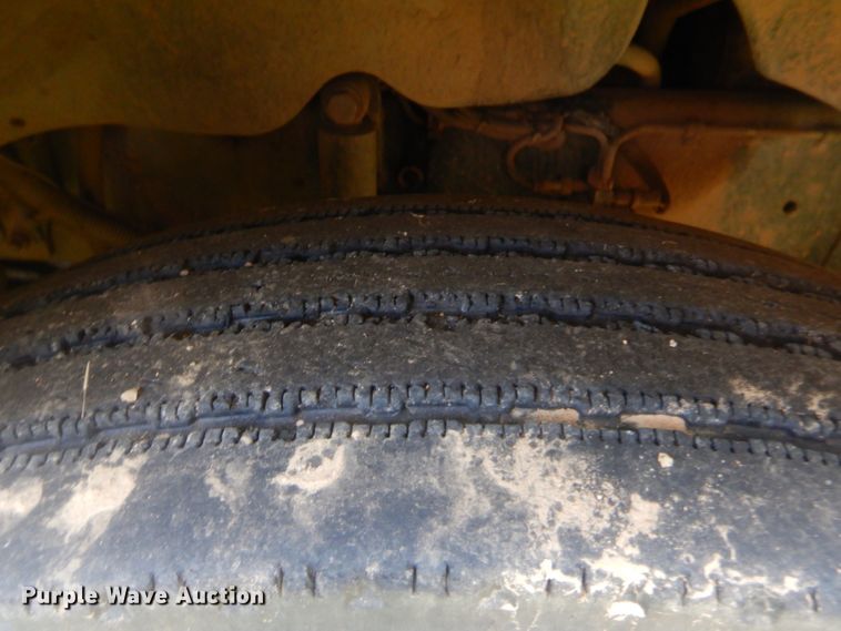 image for item DJ2007 2007 Freightliner Columbia  semi truck