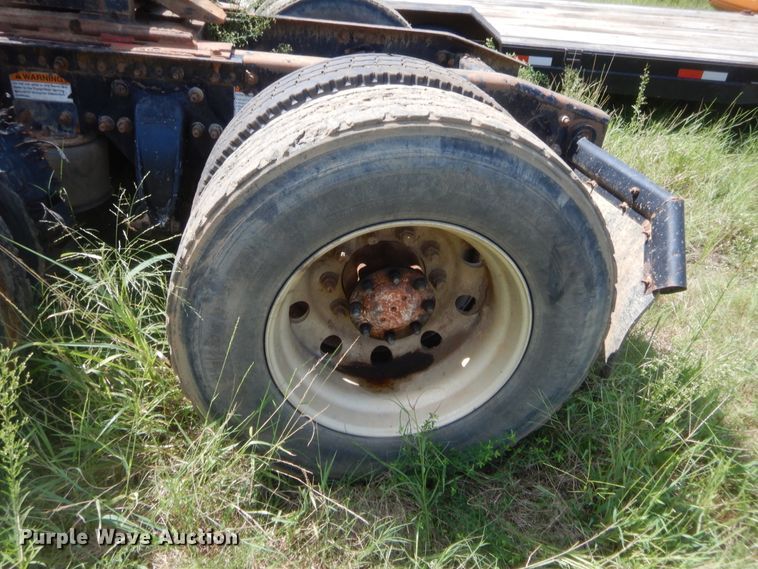 image for item DJ2007 2007 Freightliner Columbia  semi truck