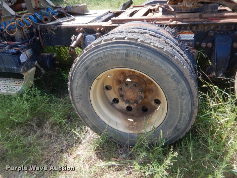 image for item DJ2007 2007 Freightliner Columbia  semi truck